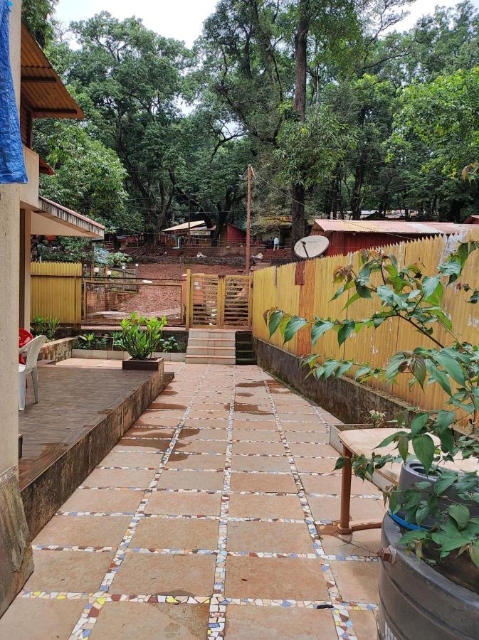 Nivritti Villa มาเทรัน ภายนอก รูปภาพ