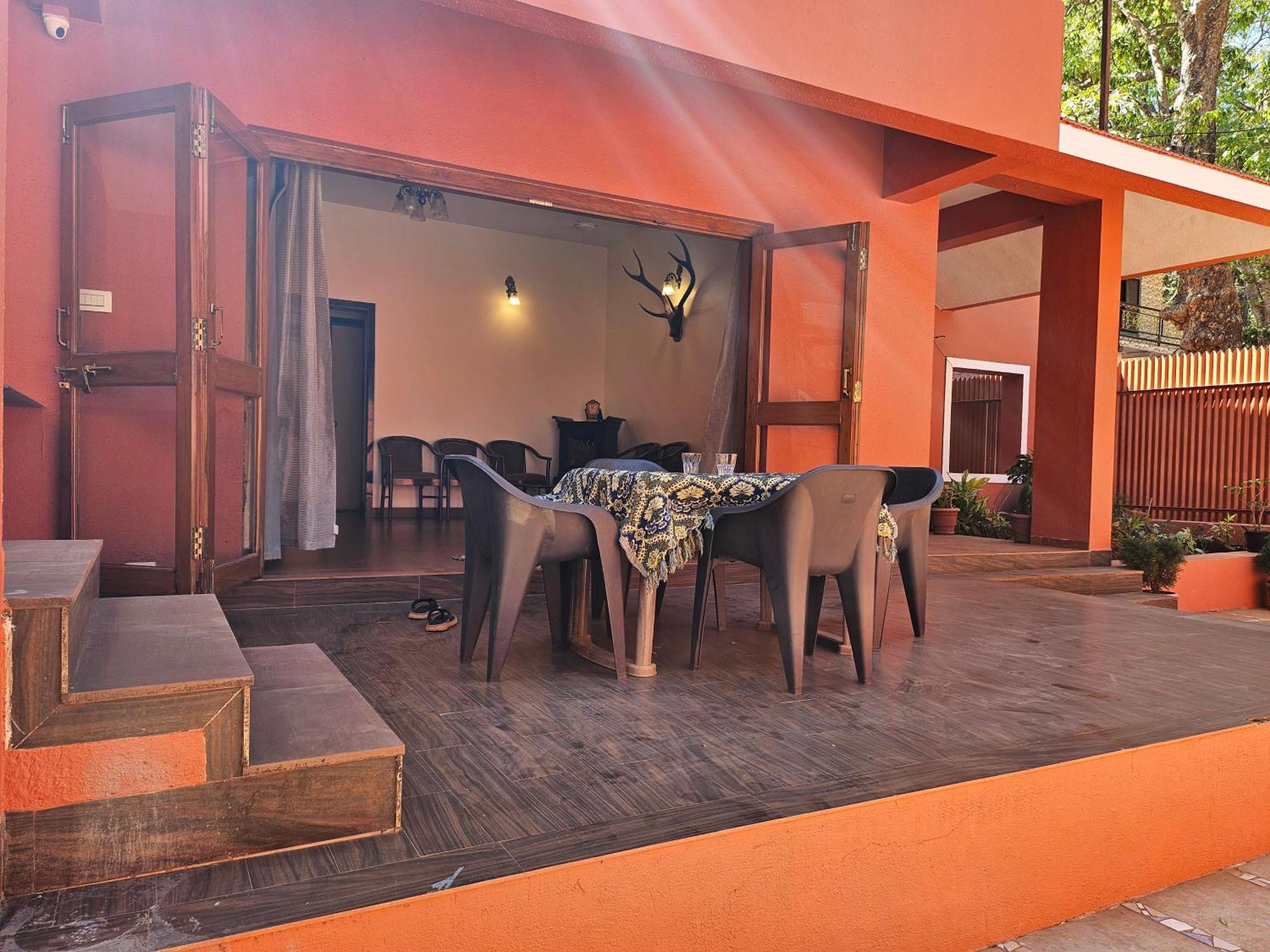 Nivritti Villa มาเทรัน ภายนอก รูปภาพ