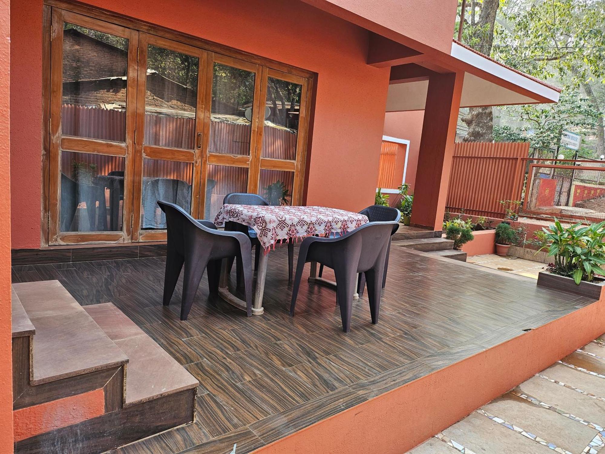 Nivritti Villa มาเทรัน ภายนอก รูปภาพ