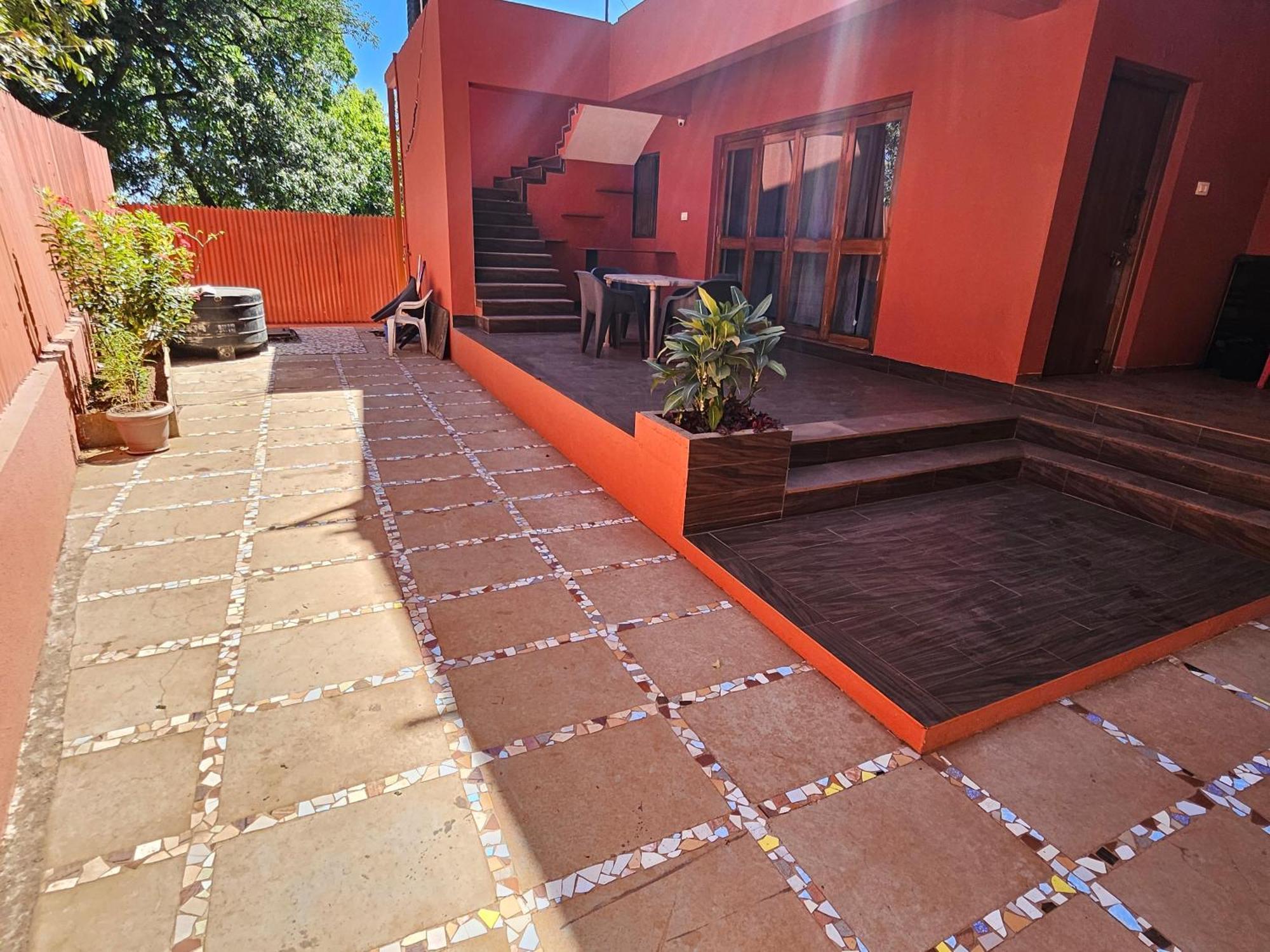 Nivritti Villa มาเทรัน ภายนอก รูปภาพ